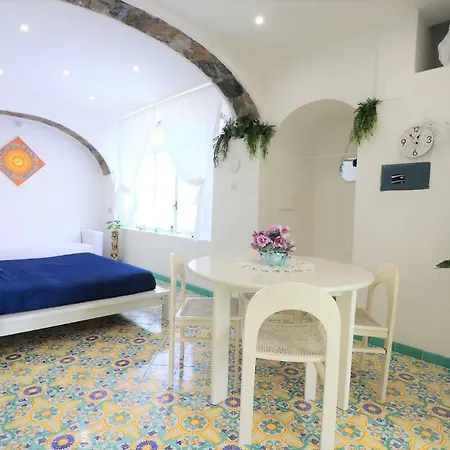 Sorrento Realty Holidays - Erika Apt *